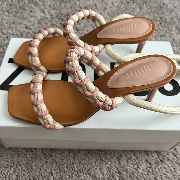 NWT Schutz Kirah Sandal in Nude & Cream - Picture 3 of 7